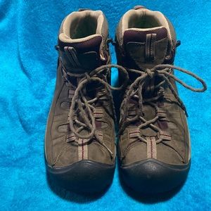 Keen hiking boots, keen dry, good used condition